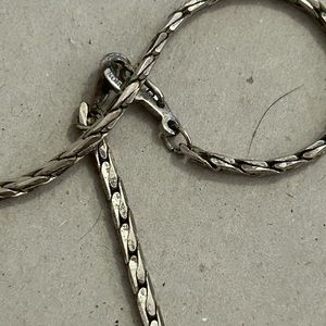Women’s vintage silver tone necklace